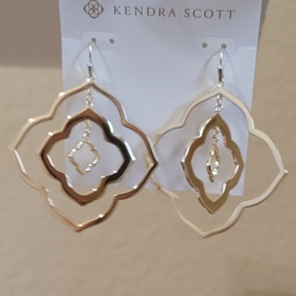 KENDRA SCOTT LARGE LOGO STATEMENT EARRINGS GOLD - Picture 4 of 9